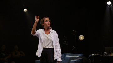 Andrea Beltrão no monólogo 'Lady Tempestade', que estreia no Sesc Consolação em 30 de maio. Foto: Nana Moraes/Divulgação