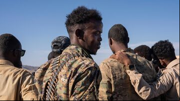 Soldados de Puntland reunidos em 25 de janeiro perto de uma caverna onde os combatentes do Estado Islâmico viveram até serem expulsos. Foto: Carolyn Van Houten/The Washington Post
