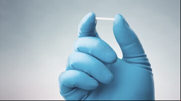 Hormonal implant or beauty chip is a subcutaneous application in doctor's hands. Foto: BillionPhotos.com/Adobe Stock