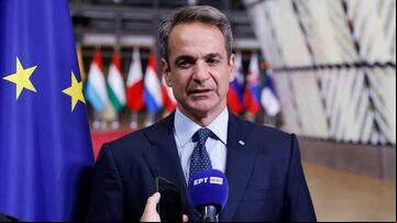O primeiro-ministro da Grécia , Kyriakos Mitsotakis; governo diz que a semana de trabalho de seis dias é necessária devido à população em declínio e à escassez de trabalhadores qualificados no país.