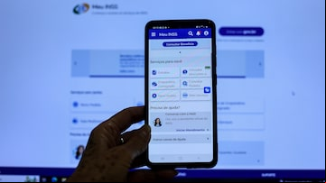 O INSS enviou notificações aos beneficiários que têm descontos associativos, informando valores e entidades, para que indiquem se esses descontos foram ou não autorizados. Caso não tenha autorizado, é preciso solicitar a devolução dos valores diretamente pelo aplicativo e pelo site do Meu INSS ou pelo telefone 135. Foto: Joédson Alves/Agência Brasil
